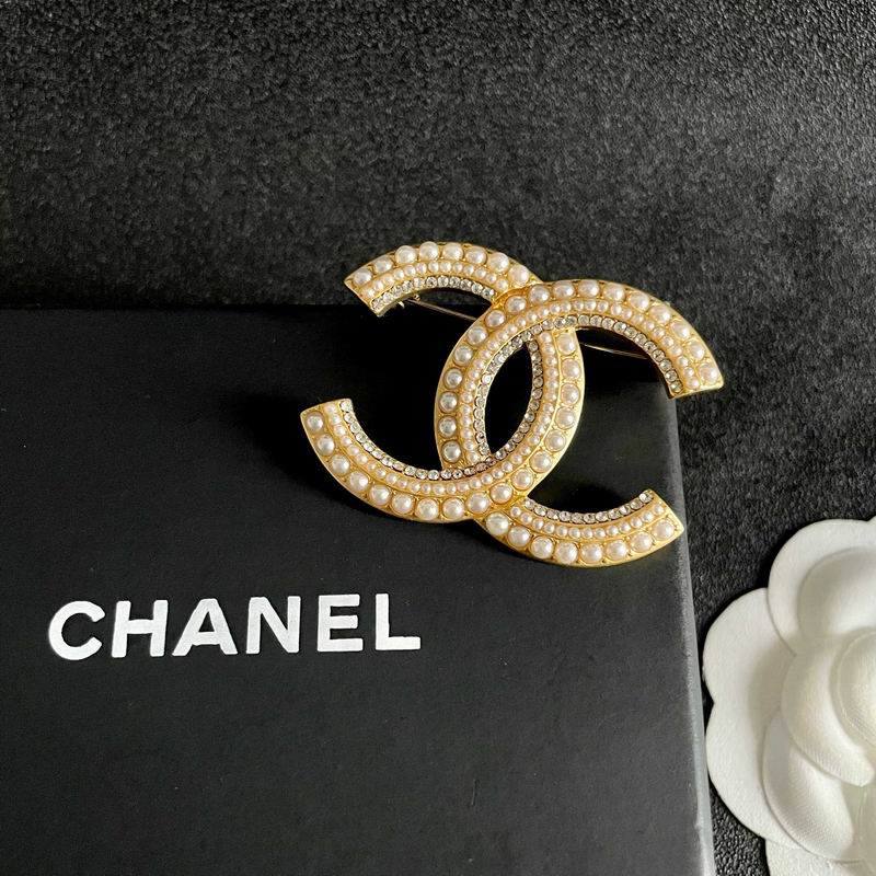 Chanel Brooch 06yxs42
